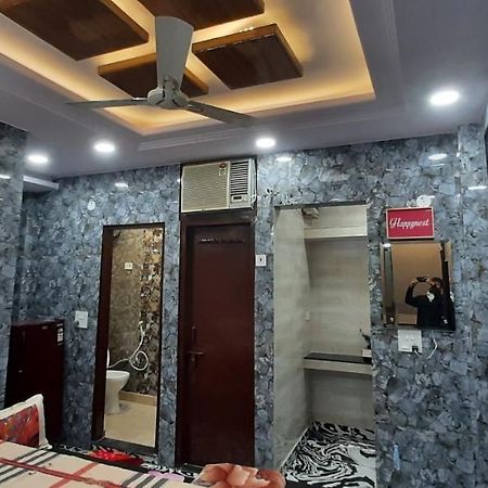 Aggarwal Luxury Room With Private Kitchen Washroom And Balcony Along With Fridge, Ac, Android Tv, Wifi In Main Lajpat Nagar Nowe Delhi Zewnętrze zdjęcie