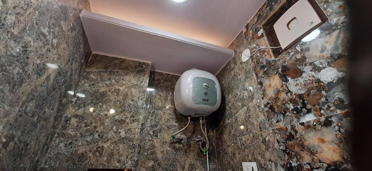 Aggarwal Luxury Room With Private Kitchen Washroom And Balcony Along With Fridge, Ac, Android Tv, Wifi In Main Lajpat Nagar Nowe Delhi Zewnętrze zdjęcie