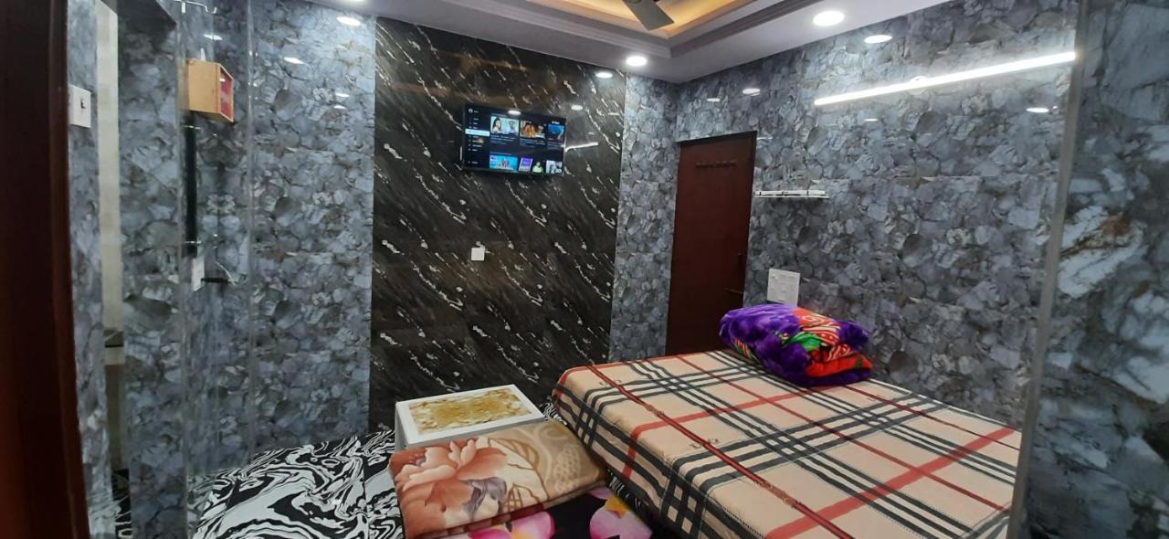 Aggarwal Luxury Room With Private Kitchen Washroom And Balcony Along With Fridge, Ac, Android Tv, Wifi In Main Lajpat Nagar Nowe Delhi Zewnętrze zdjęcie