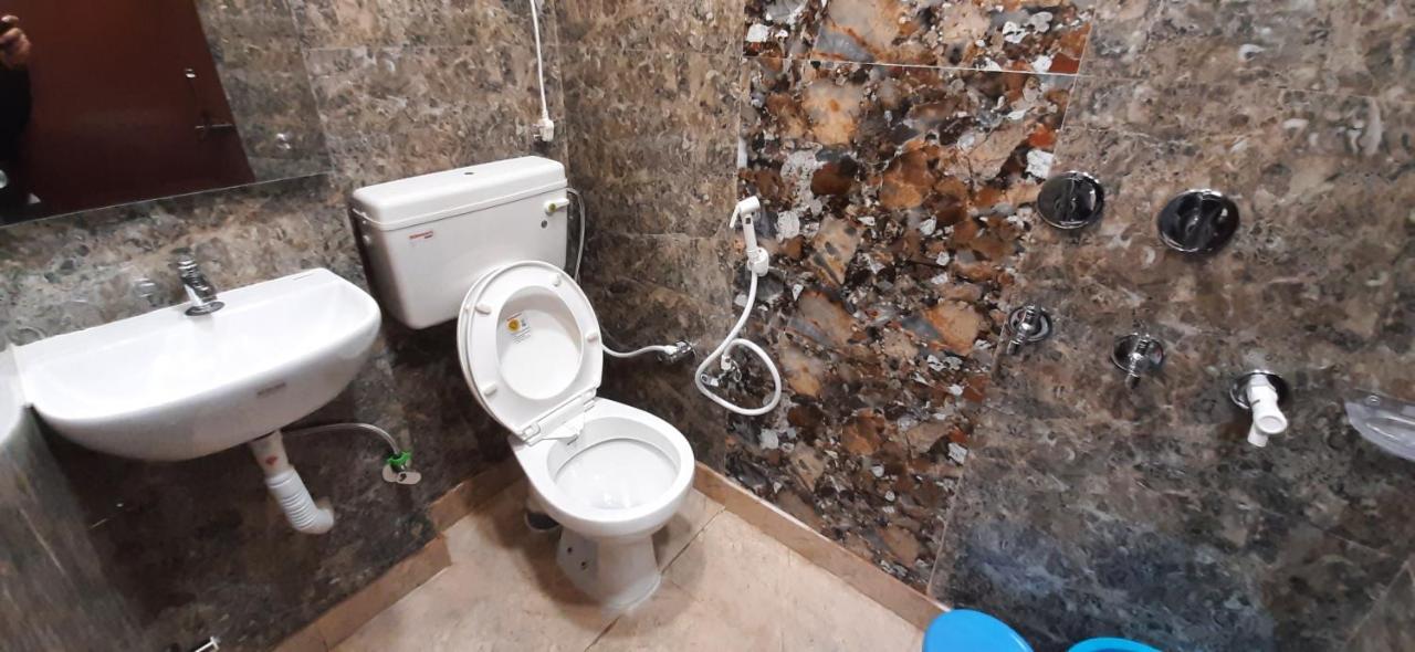 Aggarwal Luxury Room With Private Kitchen Washroom And Balcony Along With Fridge, Ac, Android Tv, Wifi In Main Lajpat Nagar Nowe Delhi Zewnętrze zdjęcie