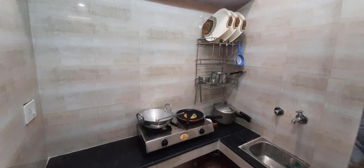 Aggarwal Luxury Room With Private Kitchen Washroom And Balcony Along With Fridge, Ac, Android Tv, Wifi In Main Lajpat Nagar Nowe Delhi Zewnętrze zdjęcie