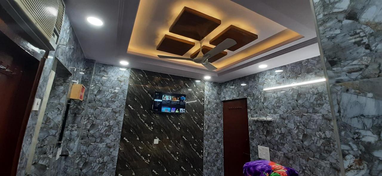 Aggarwal Luxury Room With Private Kitchen Washroom And Balcony Along With Fridge, Ac, Android Tv, Wifi In Main Lajpat Nagar Nowe Delhi Zewnętrze zdjęcie